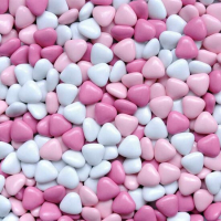 500 gram chocoladehartjes in blauw of roze tinten