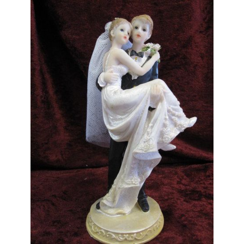 Bruidspaar bruid opgetild