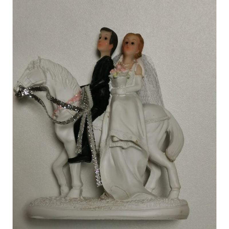 bruidspaar op paard