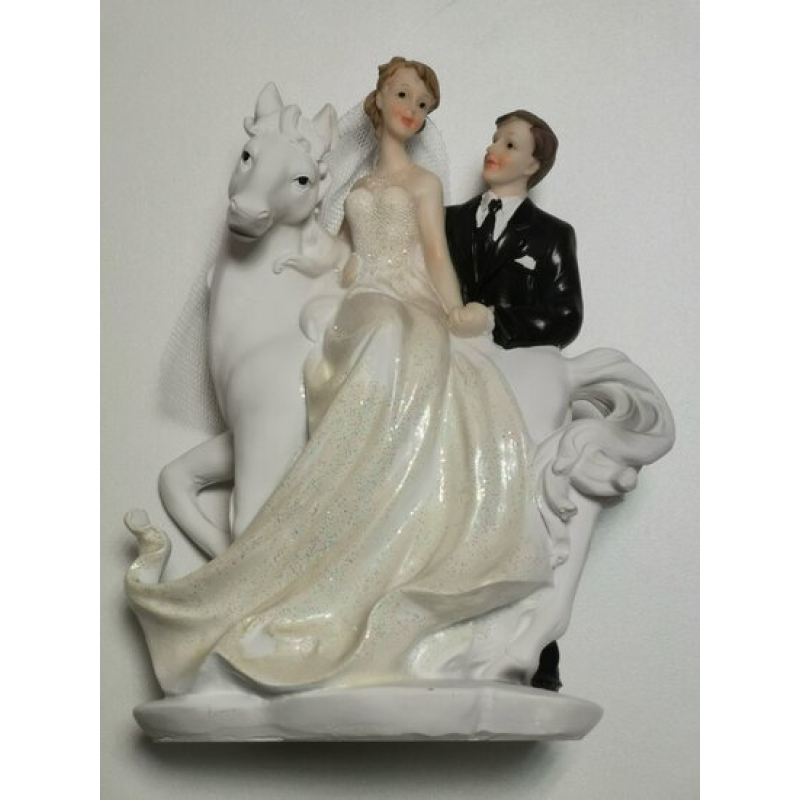 bruidspaar op paard beeld