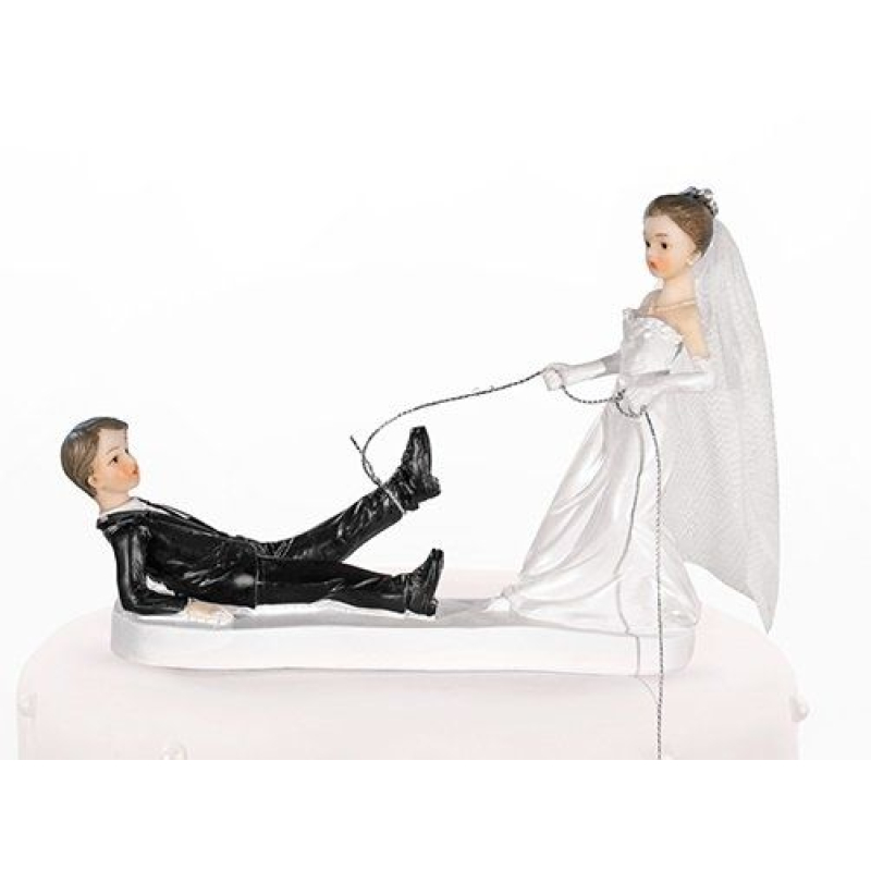 vrouw sleept man aan touw